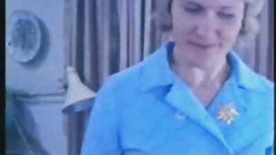 Katerina tüklü nəmli pişikini mastürbasyon edir və sevgilisini döyür