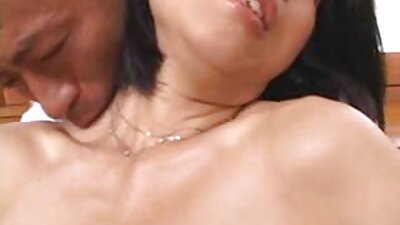 Sarışın Busty Babe edir onun Pişik Yuxarı Onun Dik Cock