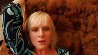 Seksual dostum Violet bədənini və seksual götünü nümayiş etdirir